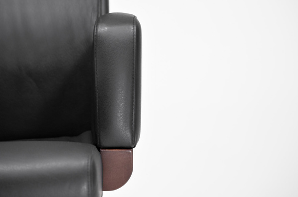 DICO/B КРЕСЛО ОРЕХ ВЫД.КОЖА Т.ОРЕХ/ЧЕРНЫЙ DCS3468NA P P02