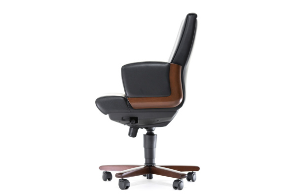 DICO/B КРЕСЛО ОРЕХ ВЫД.КОЖА Т.ОРЕХ/ЧЕРНЫЙ DCS3468NA P P02